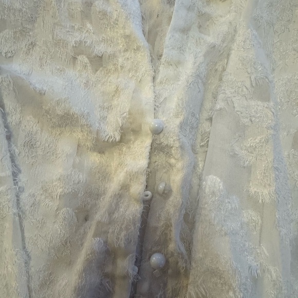 New White deep v neck button down  top - Picture 8 of 9